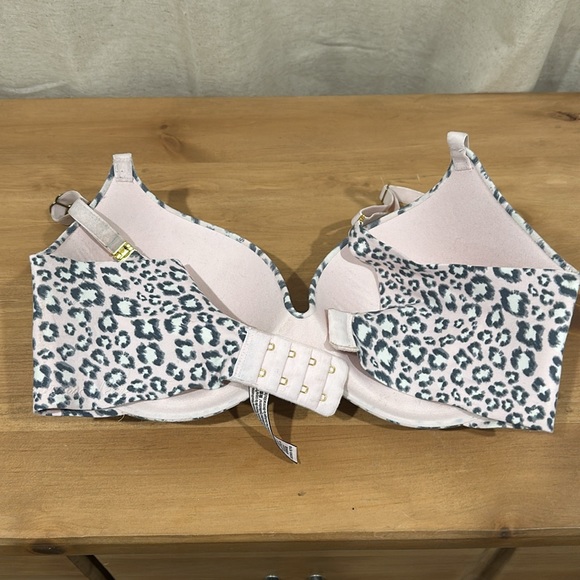 Victoria's Secret Padded Push-Up Underwire Leopard Print Bra Pink 32DD Lingerie - Picture 2 of 3